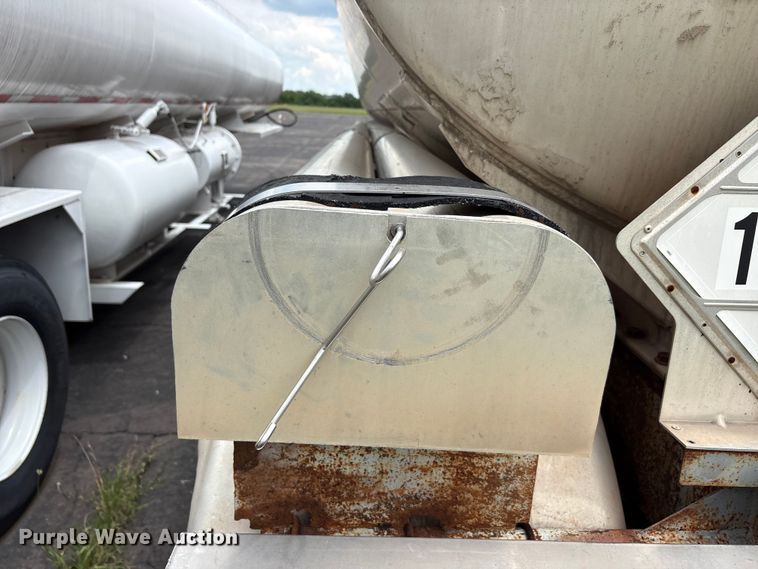 image for item EU5606 1997 Polar Tank Trailer Polar Tank Trailer tank trailer