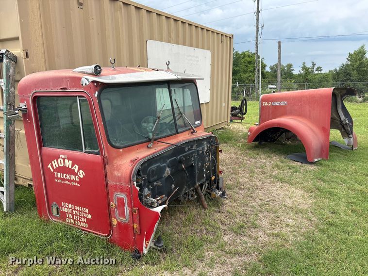 image for item EU5620 Semi truck cab and hood