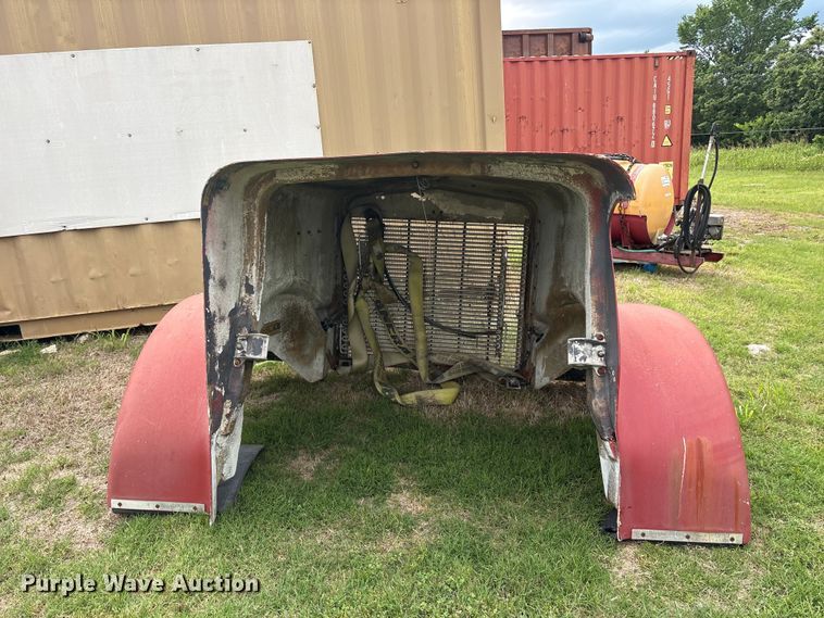 image for item EU5620 Semi truck cab and hood