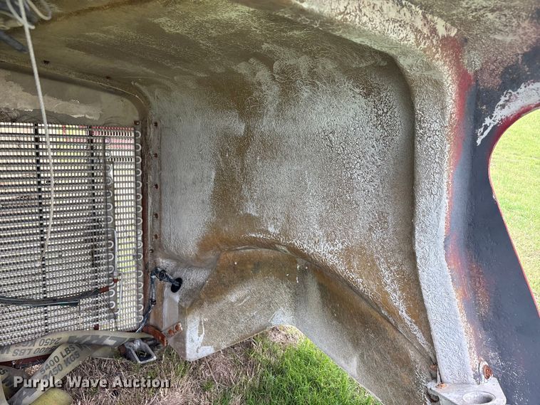 image for item EU5620 Semi truck cab and hood