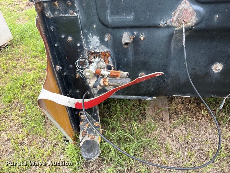 image for item EU5620 Semi truck cab and hood