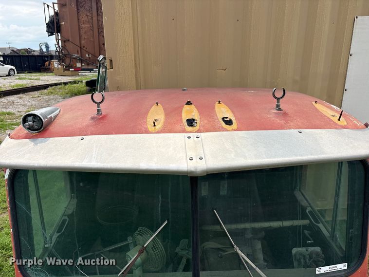 image for item EU5620 Semi truck cab and hood