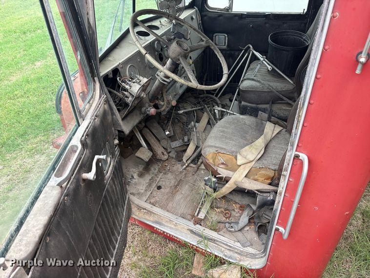 image for item EU5620 Semi truck cab and hood