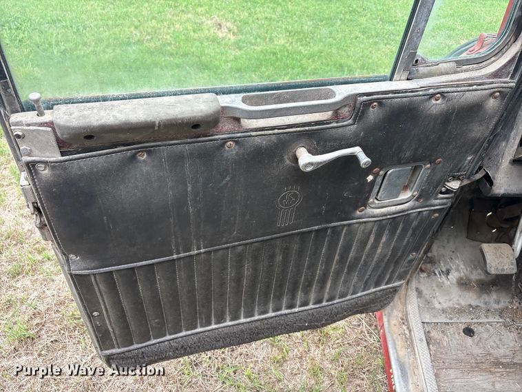 image for item EU5620 Semi truck cab and hood