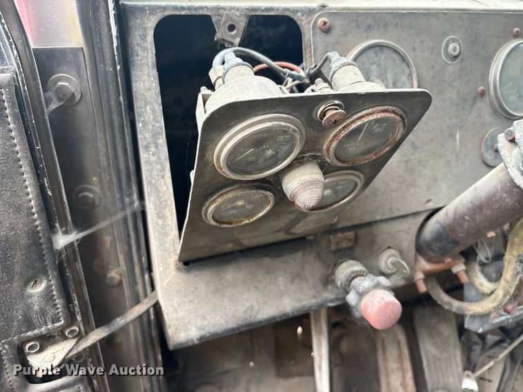 image for item EU5620 Semi truck cab and hood