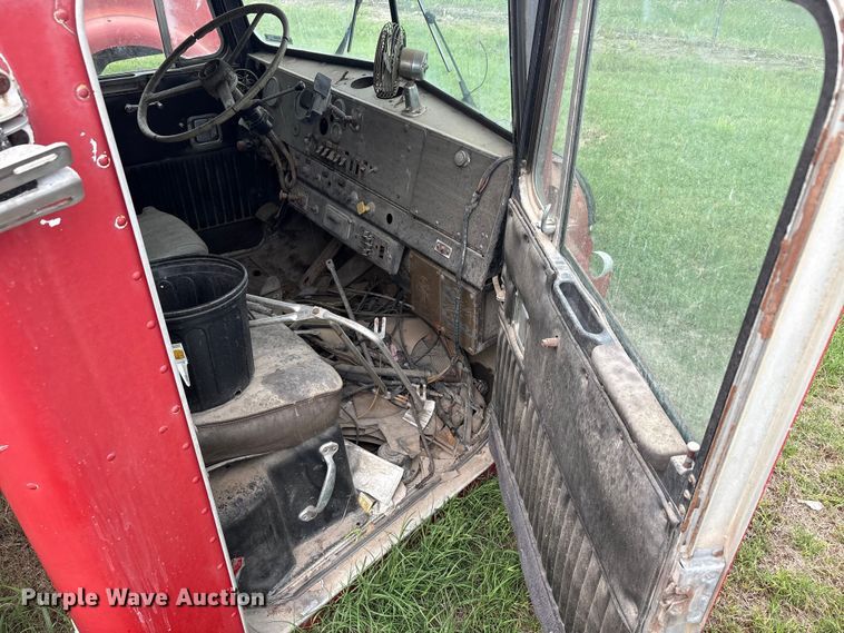 image for item EU5620 Semi truck cab and hood