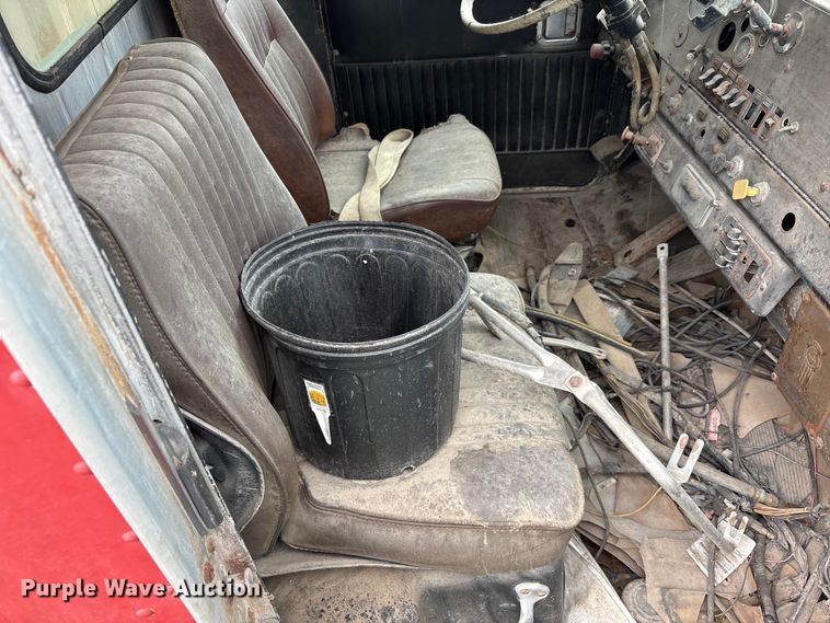 image for item EU5620 Semi truck cab and hood