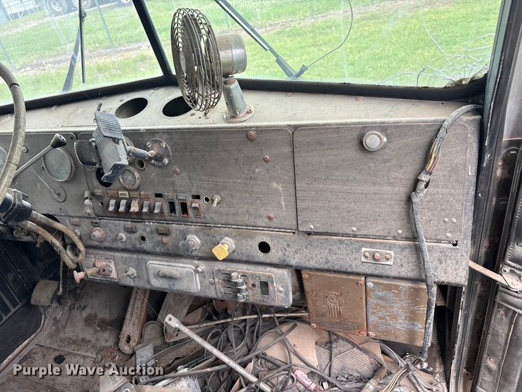 image for item EU5620 Semi truck cab and hood