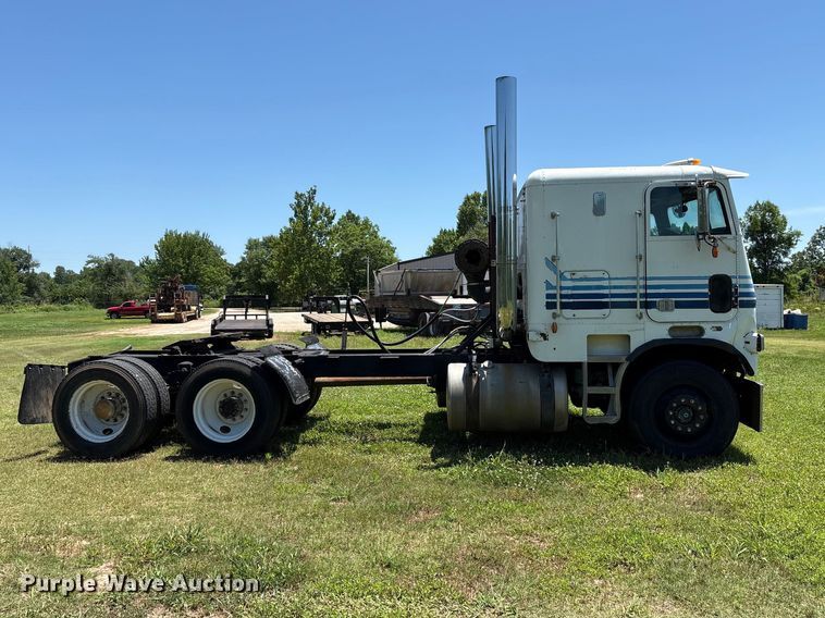 image for item EW0029 1987 Freightliner FLT semi truck