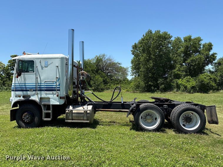 image for item EW0029 1987 Freightliner FLT semi truck