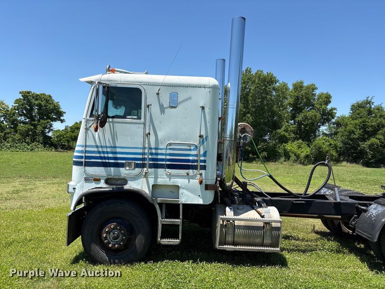 image for item EW0029 1987 Freightliner FLT semi truck