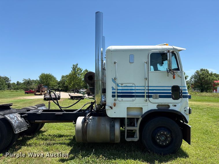 image for item EW0029 1987 Freightliner FLT semi truck