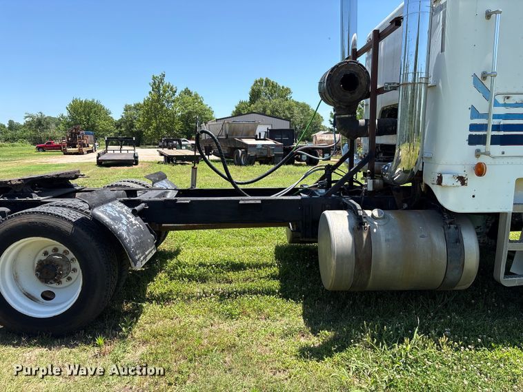 image for item EW0029 1987 Freightliner FLT semi truck