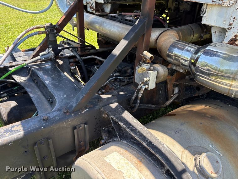 image for item EW0029 1987 Freightliner FLT semi truck