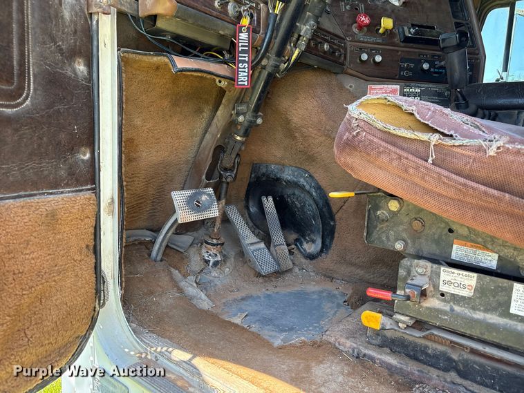 image for item EW0029 1987 Freightliner FLT semi truck