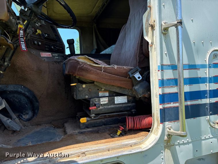 image for item EW0029 1987 Freightliner FLT semi truck