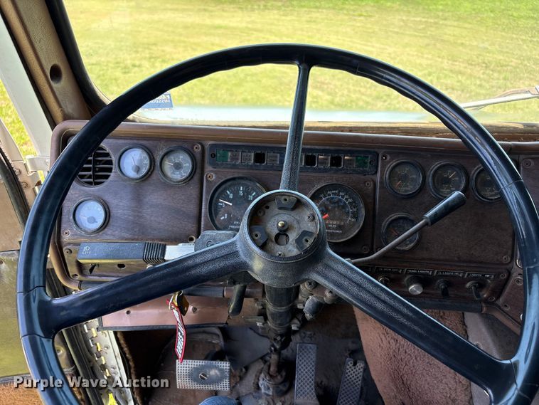 image for item EW0029 1987 Freightliner FLT semi truck
