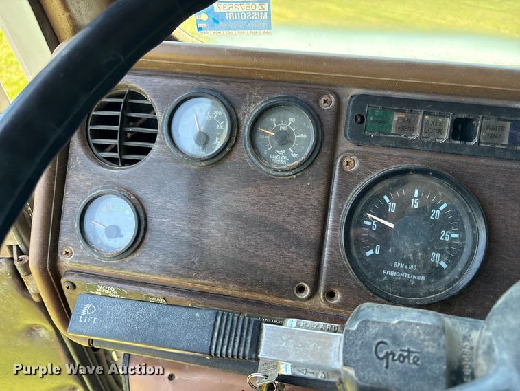 image for item EW0029 1987 Freightliner FLT semi truck