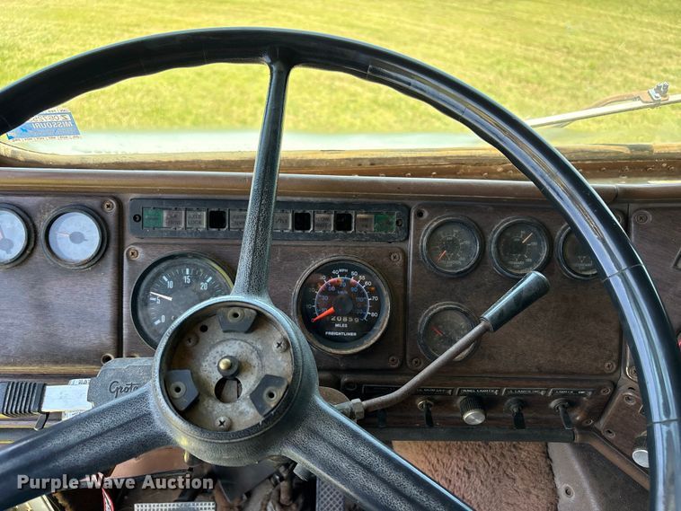 image for item EW0029 1987 Freightliner FLT semi truck