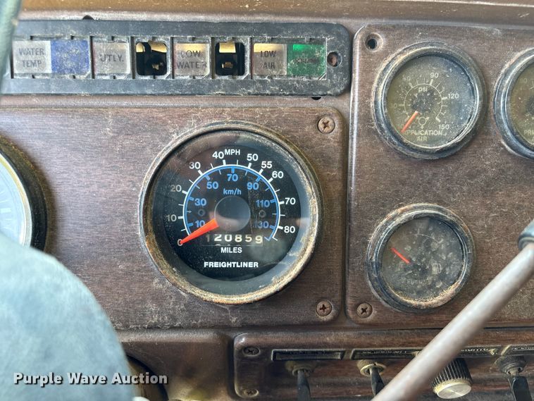 image for item EW0029 1987 Freightliner FLT semi truck