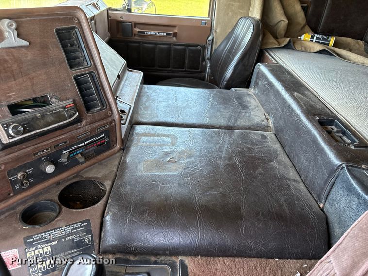 image for item EW0029 1987 Freightliner FLT semi truck