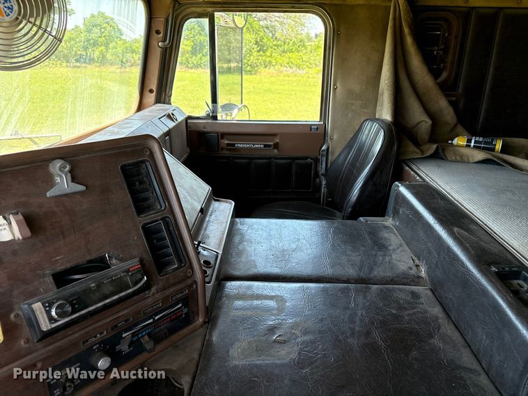 image for item EW0029 1987 Freightliner FLT semi truck