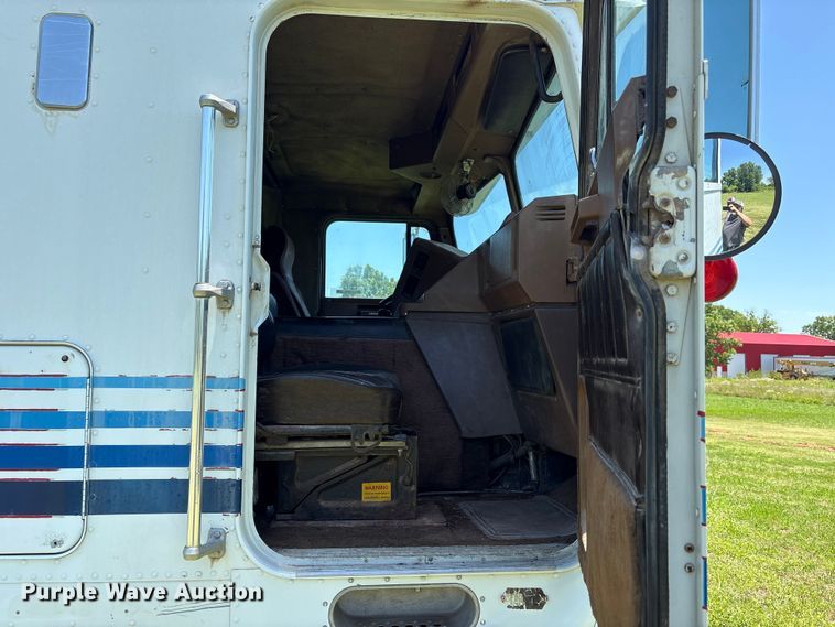 image for item EW0029 1987 Freightliner FLT semi truck