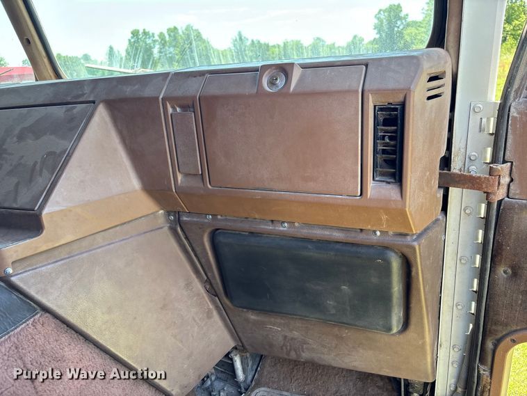 image for item EW0029 1987 Freightliner FLT semi truck