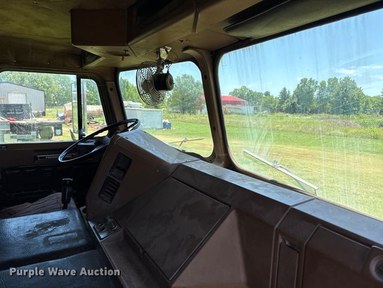 image for item EW0029 1987 Freightliner FLT semi truck
