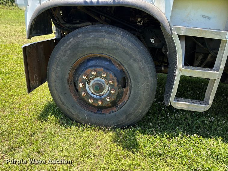 image for item EW0029 1987 Freightliner FLT semi truck