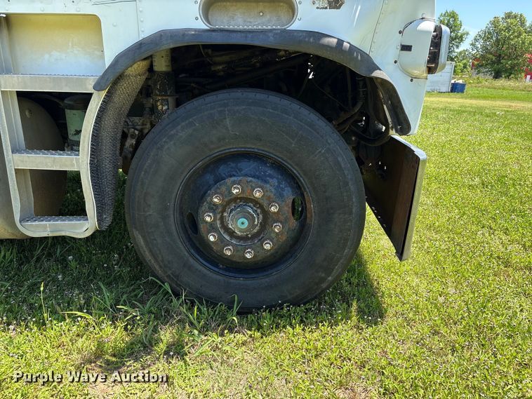 image for item EW0029 1987 Freightliner FLT semi truck
