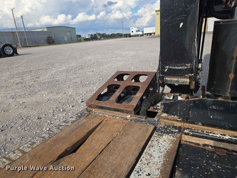 image for item EW0210 2023 Kaufman FRDT50-22-26-A-54-00 lowboy equipment trailer