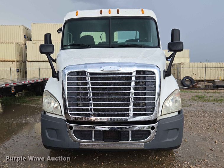 image for item EW0254 2010 Freightliner Cascadia 113 semi truck
