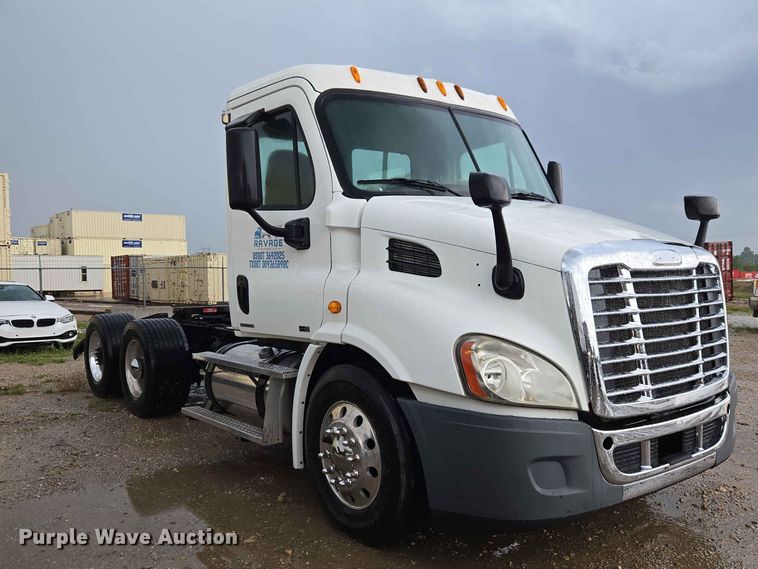 image for item EW0254 2010 Freightliner Cascadia 113 semi truck