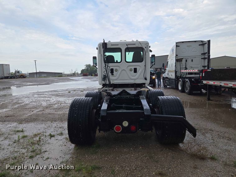 image for item EW0254 2010 Freightliner Cascadia 113 semi truck