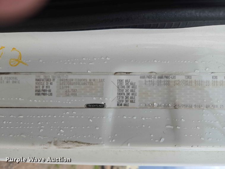 image for item EW0254 2010 Freightliner Cascadia 113 semi truck