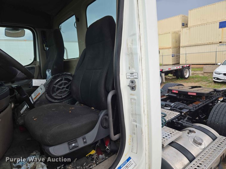 image for item EW0254 2010 Freightliner Cascadia 113 semi truck