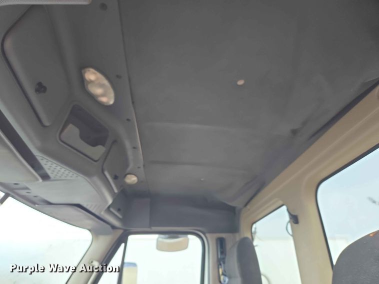 image for item EW0254 2010 Freightliner Cascadia 113 semi truck