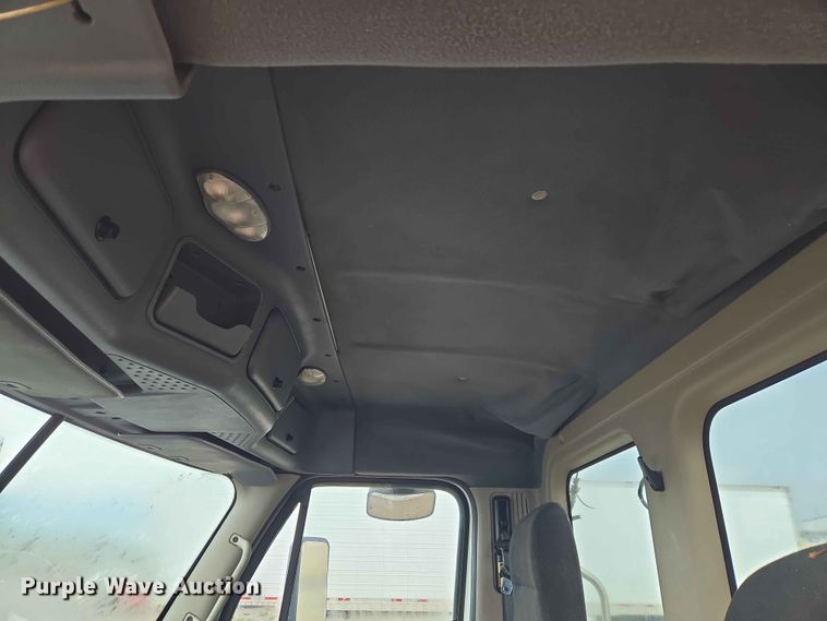 image for item EW0254 2010 Freightliner Cascadia 113 semi truck