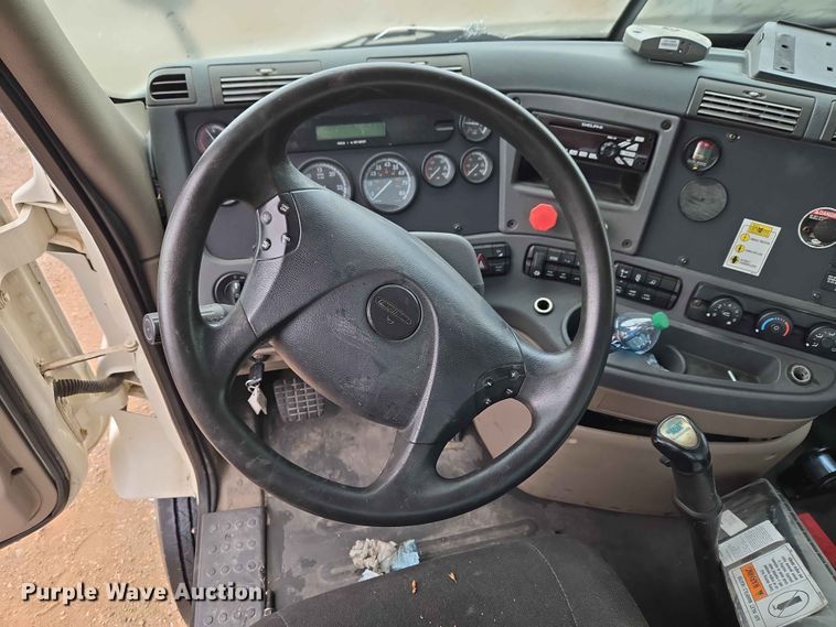 image for item EW0254 2010 Freightliner Cascadia 113 semi truck