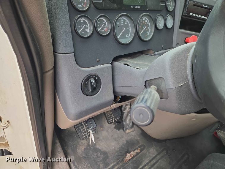 image for item EW0254 2010 Freightliner Cascadia 113 semi truck