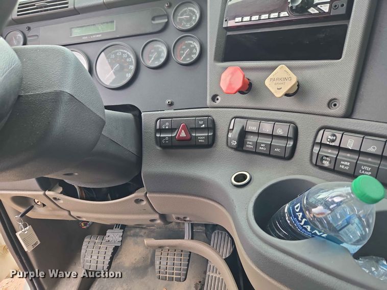 image for item EW0254 2010 Freightliner Cascadia 113 semi truck