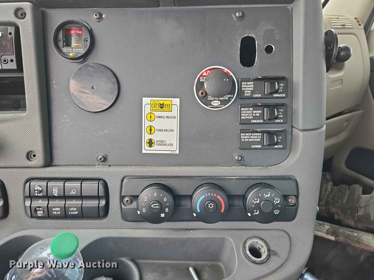 image for item EW0254 2010 Freightliner Cascadia 113 semi truck