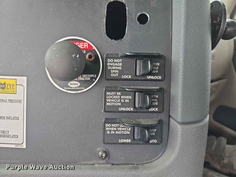 image for item EW0254 2010 Freightliner Cascadia 113 semi truck