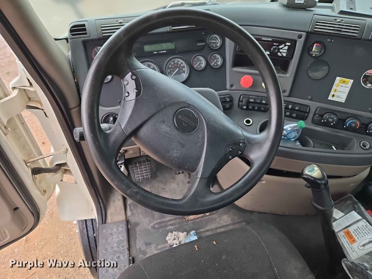 image for item EW0254 2010 Freightliner Cascadia 113 semi truck