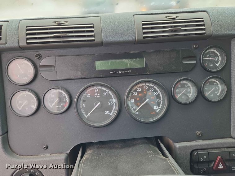 image for item EW0254 2010 Freightliner Cascadia 113 semi truck