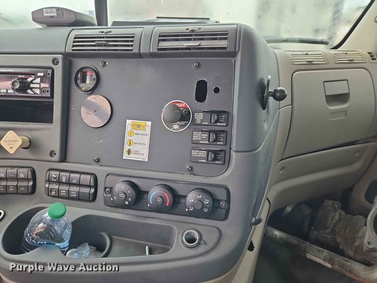 image for item EW0254 2010 Freightliner Cascadia 113 semi truck
