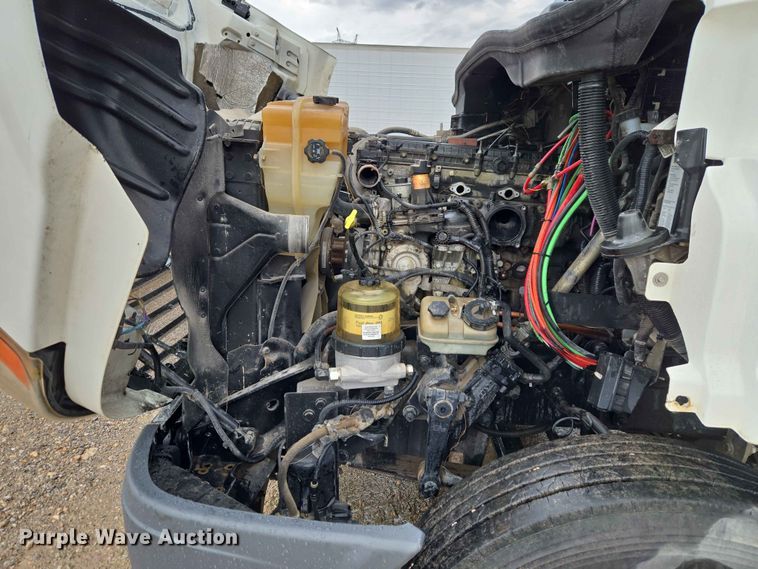 image for item EW0254 2010 Freightliner Cascadia 113 semi truck