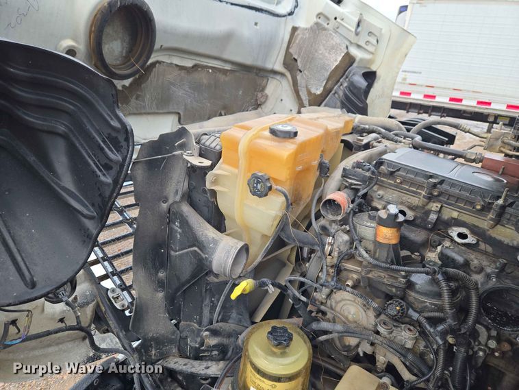 image for item EW0254 2010 Freightliner Cascadia 113 semi truck