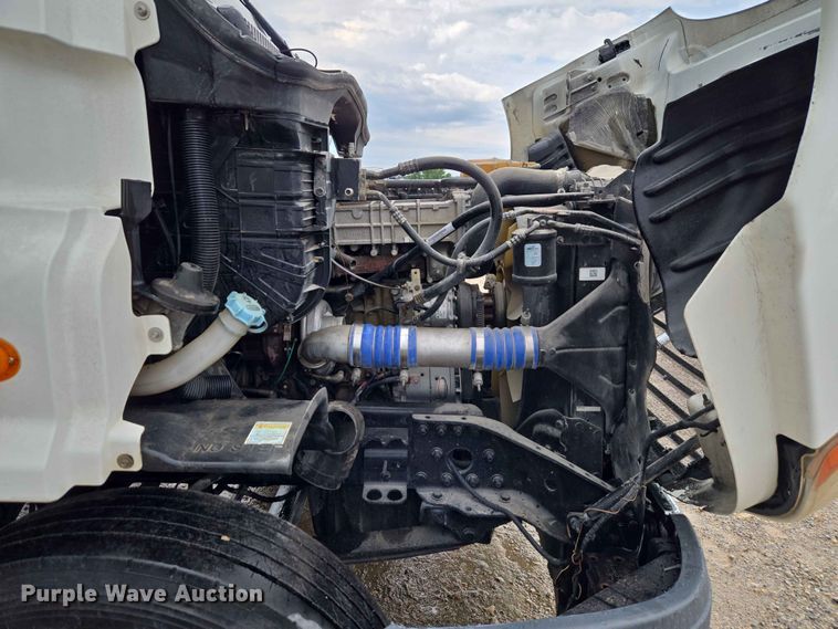 image for item EW0254 2010 Freightliner Cascadia 113 semi truck
